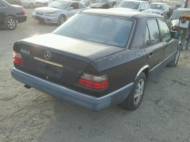 WDBEA26D8LB071866 - 1990 MERCEDES-BENZ 300C BLACK photo 4