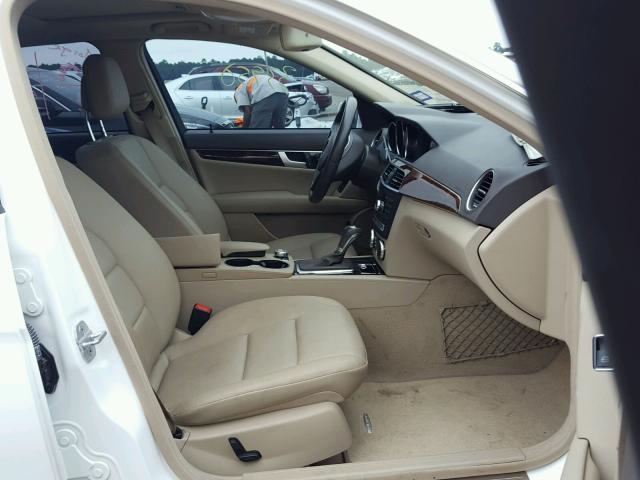 WDDGF4HB7DR245072 - 2013 MERCEDES-BENZ C 250 WHITE photo 5