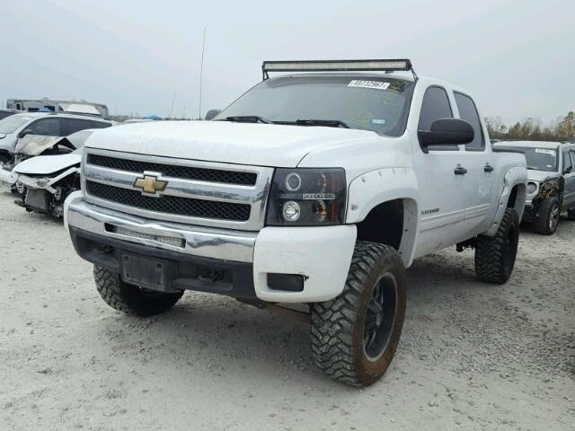 3GCPKSE2XBG250262 - 2011 CHEVROLET SILVERADO WHITE photo 2