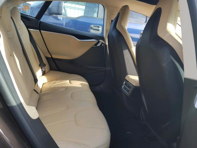 5YJSA1DN3DFP17954 - 2013 TESLA MODEL S بني صورة 6