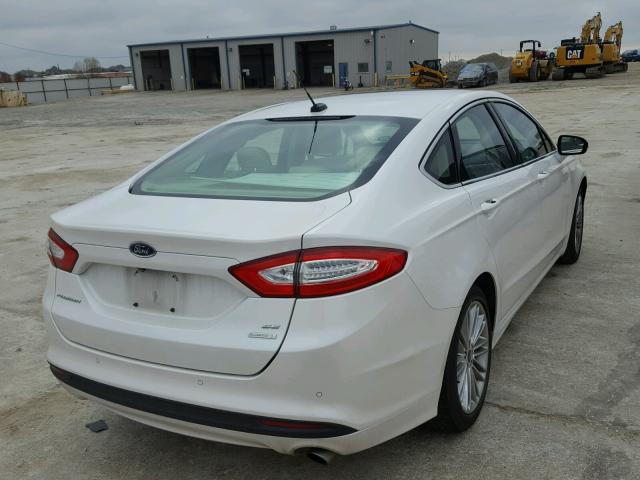 3FA6P0HD7FR257345 - 2015 FORD FUSION SE WHITE photo 4