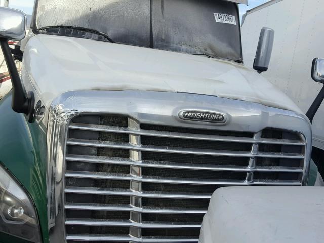 1FUBGKDR5BLBB6859 - 2011 FREIGHTLINER CASCADIA 1 WHITE photo 7