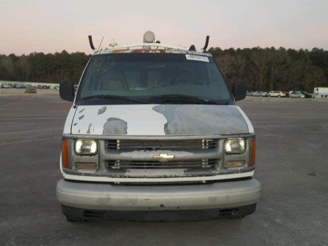 1GCFG25W1Y1262114 - 2000 CHEVROLET EXPRESS G2 WHITE photo 9