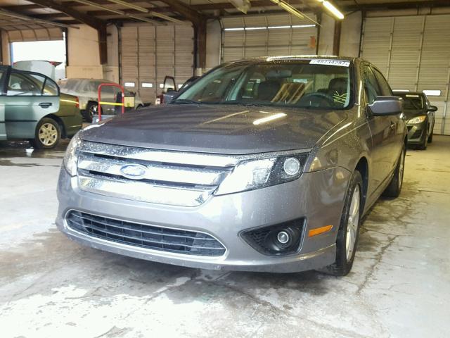 3FAHP0HA4CR173834 - 2012 FORD FUSION SE GRAY photo 2