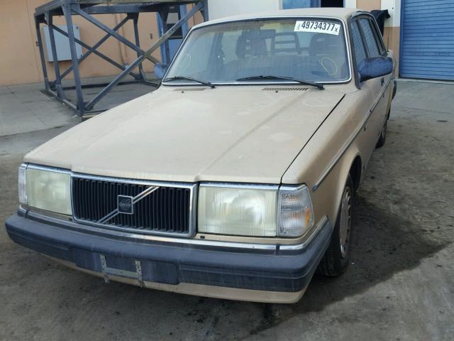 YV1AA8846L1394992 - 1990 VOLVO 240 BASE GOLD photo 2