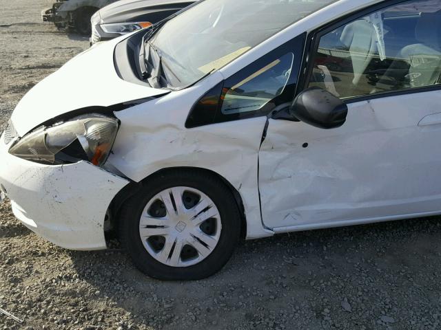 JHMGE8G23AS001461 - 2010 HONDA FIT WHITE photo 9