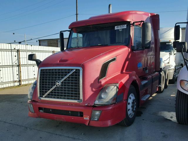 4V4NC9TJ35N388233 - 2005 VOLVO VN VNL RED photo 2