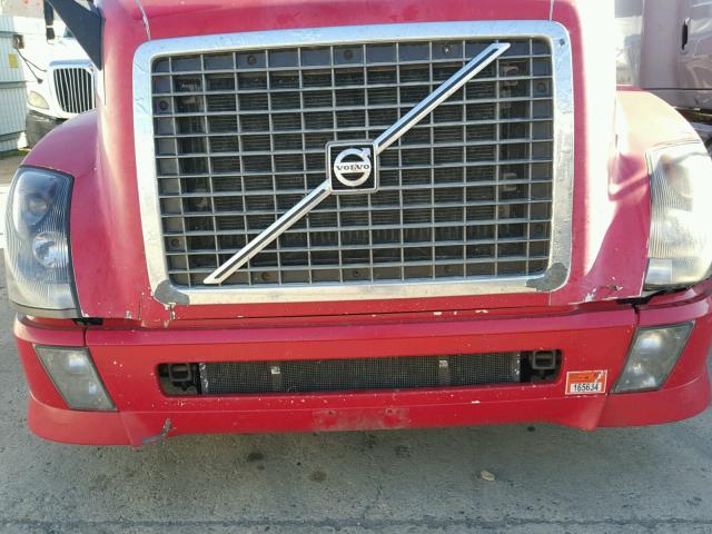 4V4NC9TJ35N388233 - 2005 VOLVO VN VNL RED photo 9