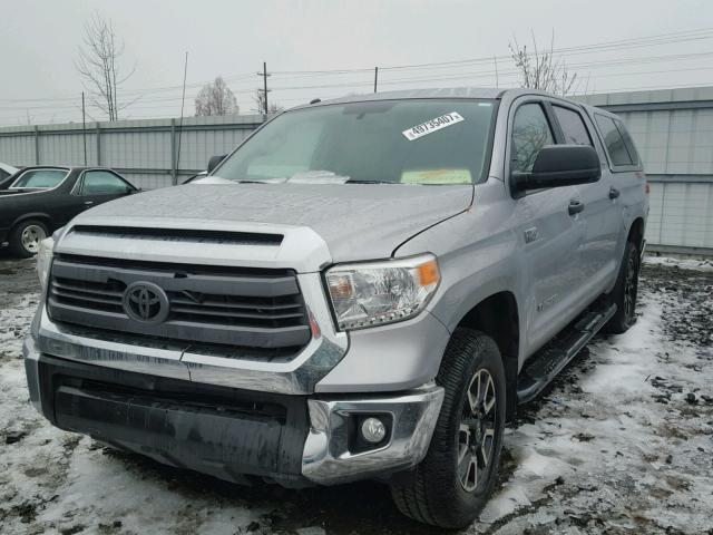 5TFDY5F13FX485211 - 2015 TOYOTA TUNDRA CRE SILVER photo 2