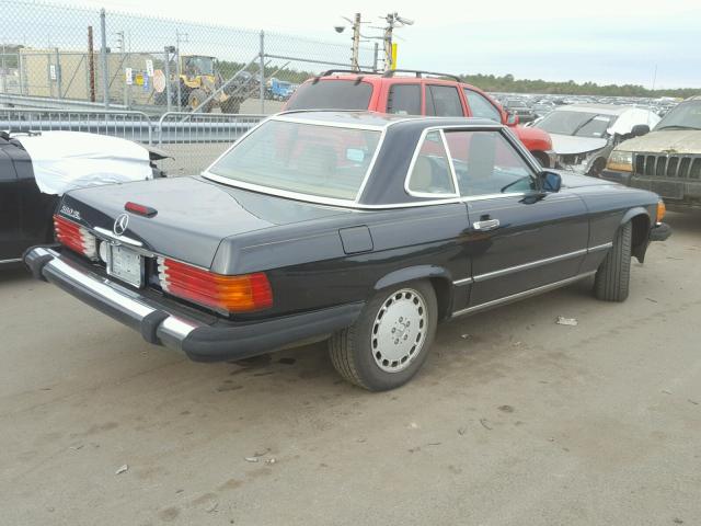 WDBBA48D3JA078772 - 1988 MERCEDES-BENZ 560 SL BLACK photo 4