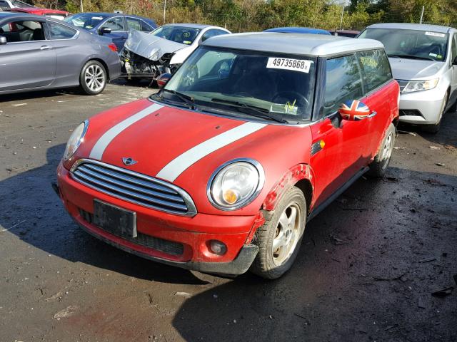 WMWML33569TP98126 - 2009 MINI COOPER CLU RED photo 2