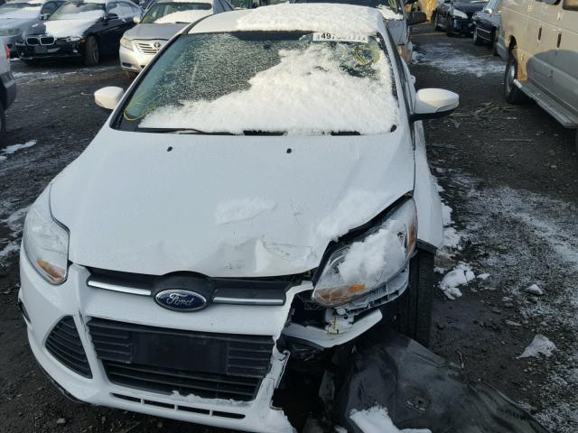 1FADP3K29DL368152 - 2013 FORD FOCUS SE WHITE photo 7