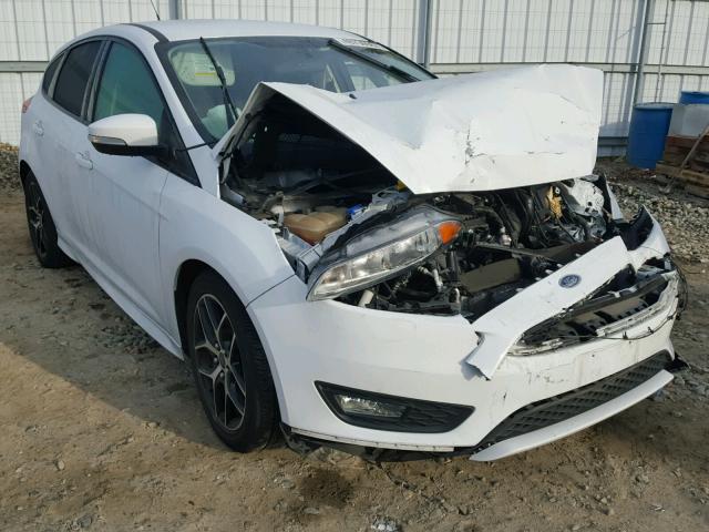 1FADP3K22GL246933 - 2016 FORD FOCUS SE WHITE photo 1