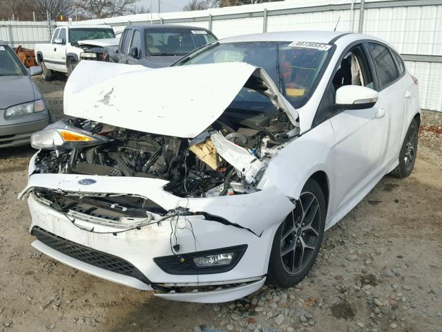 1FADP3K22GL246933 - 2016 FORD FOCUS SE WHITE photo 2