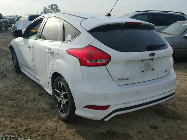 1FADP3K22GL246933 - 2016 FORD FOCUS SE WHITE photo 3