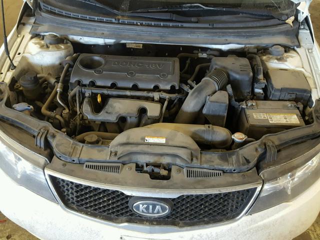 KNAFU4A29A5181980 - 2010 KIA FORTE EX WHITE photo 7