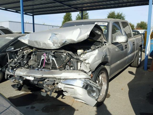 2GCEC13T261118492 - 2006 CHEVROLET SILVERADO SILVER photo 2