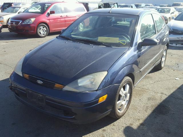 3FAFP31Z93R150073 - 2003 FORD FOCUS ZX3 BLUE photo 2