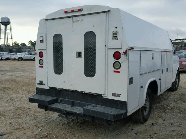 1GBHG31U951227730 - 2005 CHEVROLET EXPRESS G3 WHITE photo 4