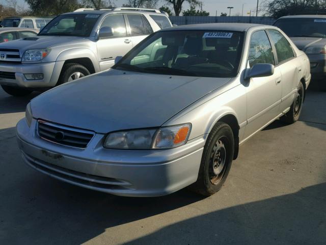 JT2BG22K6Y0509724 - 2000 TOYOTA CAMRY CE SILVER photo 2