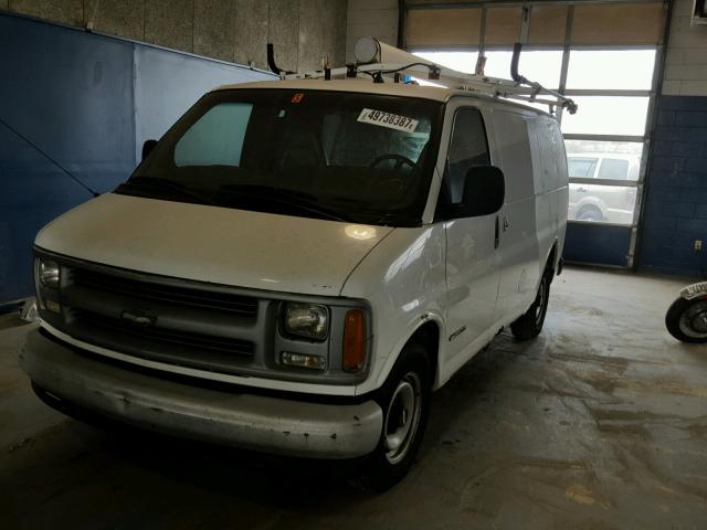 1GCFG25W311133751 - 2001 CHEVROLET EXPRESS G2 WHITE photo 2