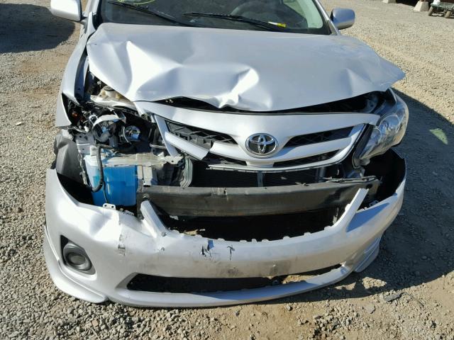 5YFBU4EE1DP115856 - 2013 TOYOTA COROLLA BA SILVER photo 9