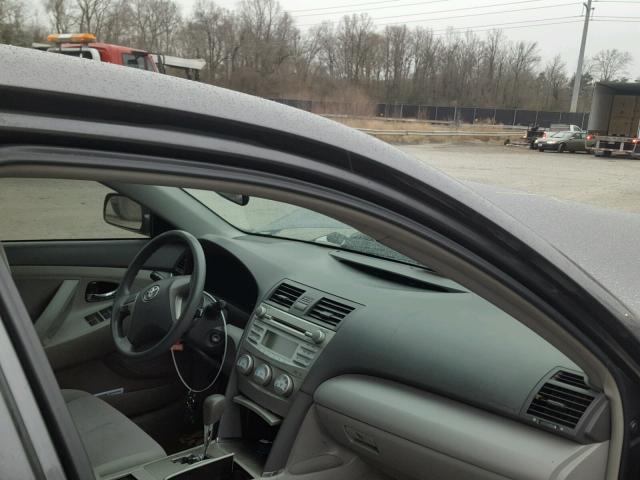 4T4BF3EK2AR001794 - 2010 TOYOTA CAMRY BASE GRAY photo 5