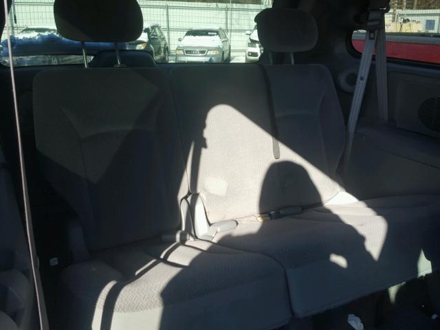 2C4GP44R65R190605 - 2005 CHRYSLER TOWN & COU WHITE photo 9