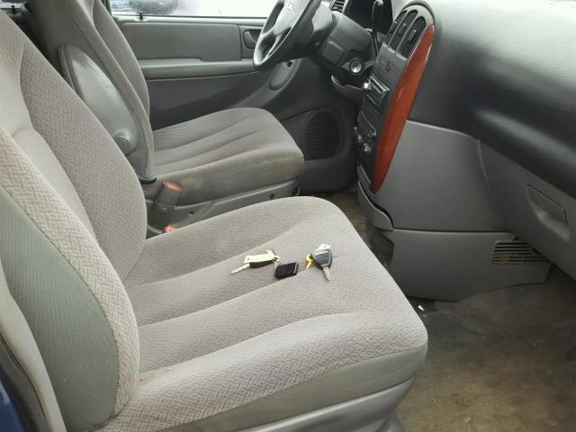 2A4GP44R17R160571 - 2007 CHRYSLER TOWN & COU BLUE photo 5