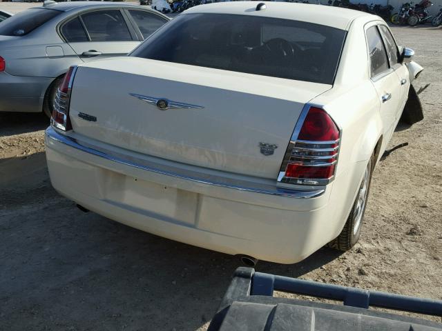 2C3KA63HX6H177335 - 2006 CHRYSLER 300C WHITE photo 4