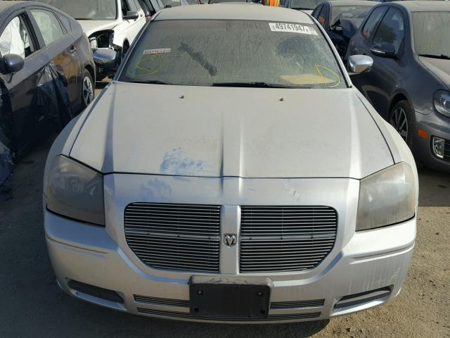 2D4FV48V65H531843 - 2005 DODGE MAGNUM SXT SILVER photo 9