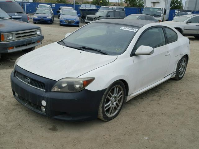 JTKDE177050016064 - 2005 TOYOTA SCION TC WHITE photo 2