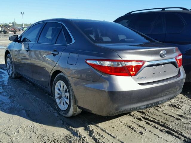 4T4BF1FK2FR475111 - 2015 TOYOTA CAMRY LE GRAY photo 3