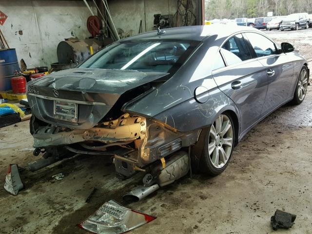 WDDDJ72X78A131696 - 2008 MERCEDES-BENZ CLS 550 GRAY photo 4