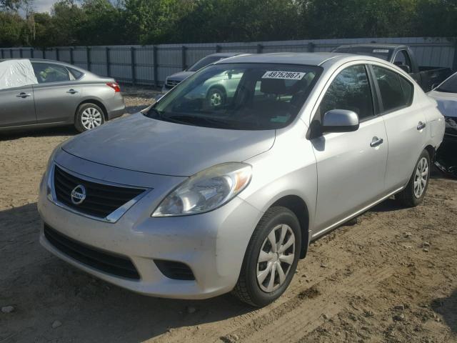 3N1CN7AP1CL929594 - 2012 NISSAN VERSA S SILVER photo 2