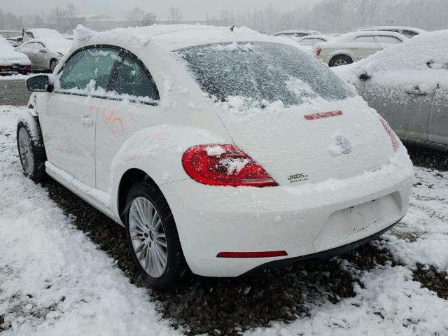 3VWJX7AT3CM632961 - 2012 VOLKSWAGEN BEETLE WHITE photo 3