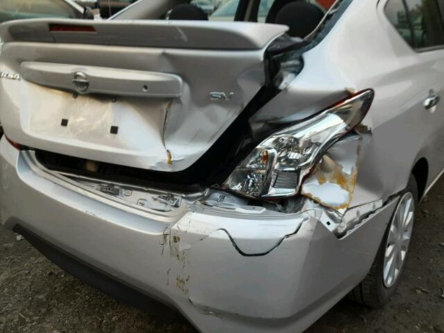 3N1CN7AP3HK452339 - 2017 NISSAN VERSA S SILVER photo 9