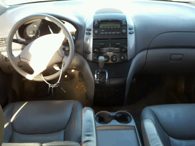 5TDZK23C07S015446 - 2007 TOYOTA SIENNA CE SILVER photo 9