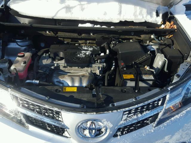 JTMRFREVXED080034 - 2014 TOYOTA RAV4 XLE SILVER photo 7