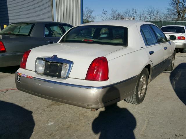 1LNHM82W2XY658207 - 1999 LINCOLN TOWN CAR S WHITE photo 4