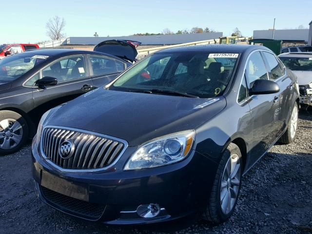 1G4PP5SK6E4217635 - 2014 BUICK VERANO GRAY photo 2