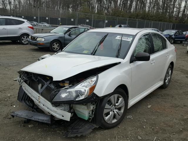 4S3BMBA68D3037880 - 2013 SUBARU LEGACY 2.5 WHITE photo 2