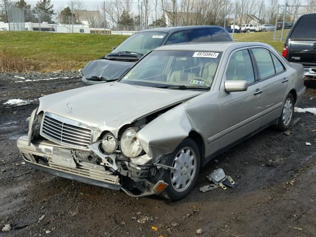 WDBJF65F3WA619485 - 1998 MERCEDES-BENZ E 320 BEIGE photo 2