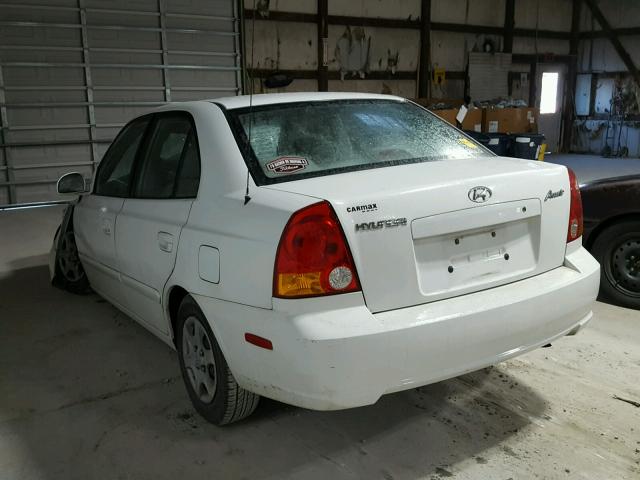 KMHCG45C45U621885 - 2005 HYUNDAI ACCENT GL WHITE photo 3