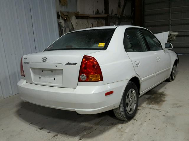 KMHCG45C45U621885 - 2005 HYUNDAI ACCENT GL WHITE photo 4