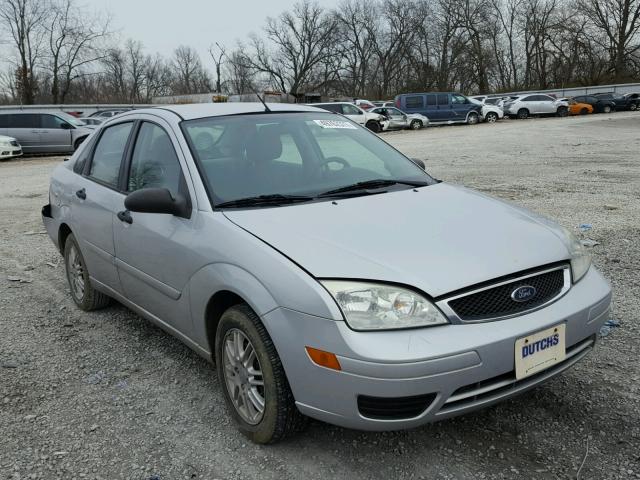 1FAFP34N26W115112 - 2006 FORD FOCUS ZX4 SILVER photo 1