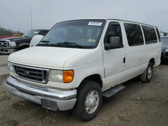 1FBSS31L05HB36851 - 2005 FORD ECONOLINE WHITE photo 2