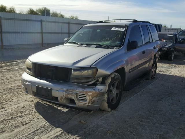 1GNDS13S642145012 - 2004 CHEVROLET TRAILBLAZE SILVER photo 2