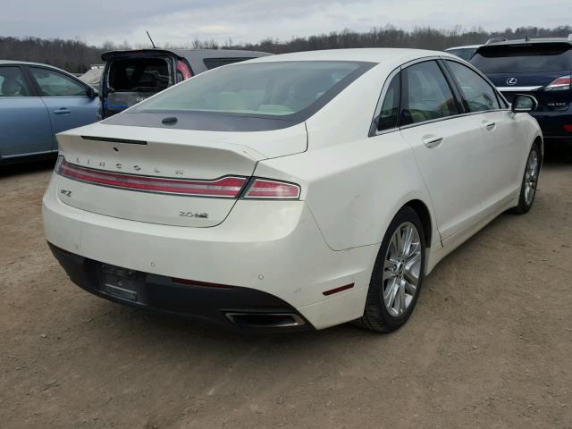 3LN6L2J93DR814512 - 2013 LINCOLN MKZ WHITE photo 4