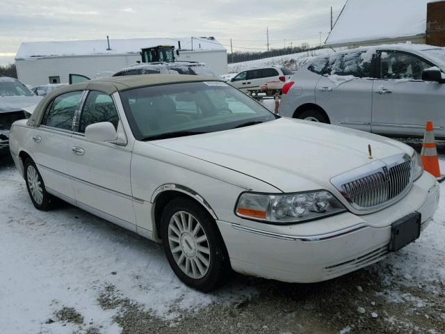 1LNHM81W03Y607817 - 2003 LINCOLN TOWN CAR E WHITE photo 1